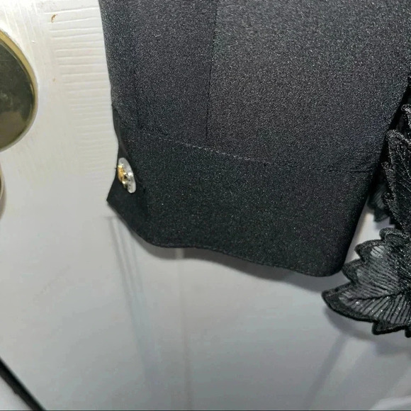 NWT- valenti- Womens / black elegant top - Picture 5 of 7